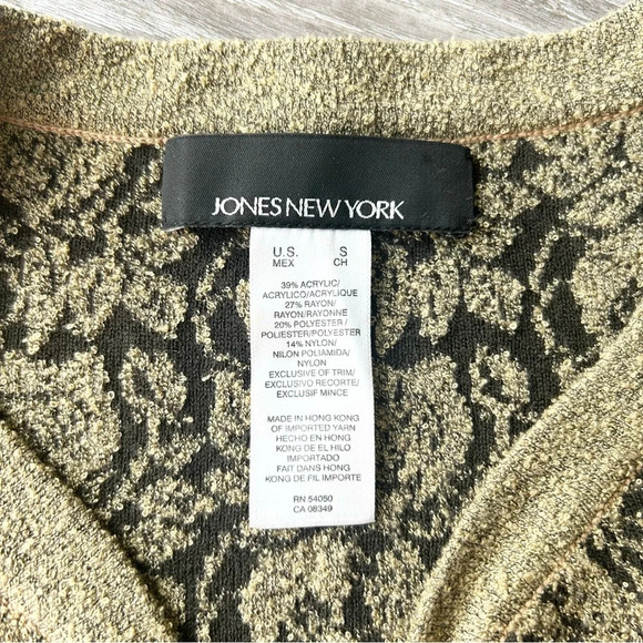 Jones New York Floral Pattern Cardigan Made in Hong Kong - Picture 5 of 12